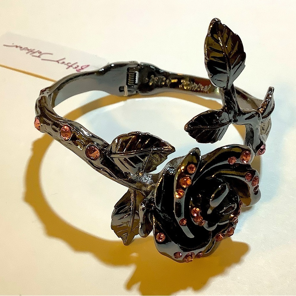 Betsey Johnson Pink Gemstone Rose Bangle Bracelet New - Picture 2 of 5